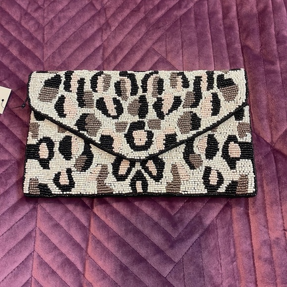 NWT Francesca’s Leopard beaded clutch - Picture 4 of 7